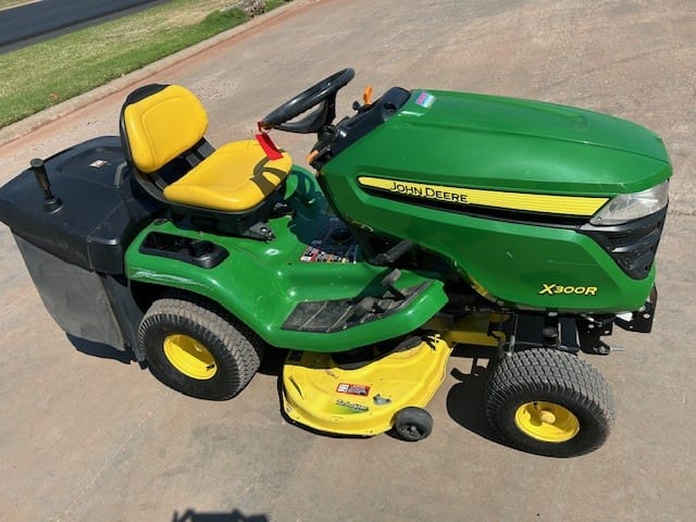 Used John Deer X300T Lawn Tractor