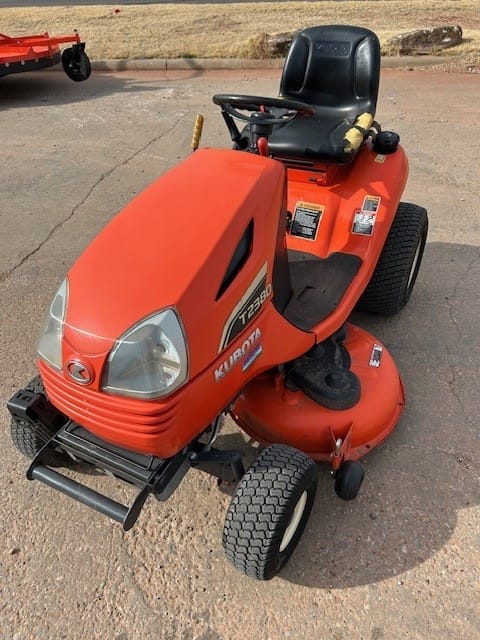 Used Kubota T2380 48″ Lawn Tractor