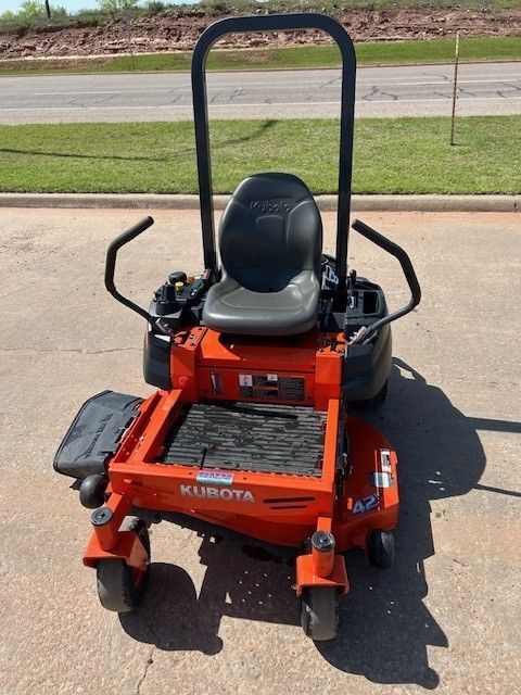 Used Kubota Z122RKW-42 Zero Turn Mower